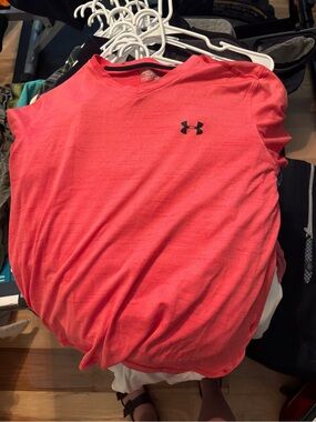 LG Men’s Coral Red V-Neck Short Sleeve Shirt